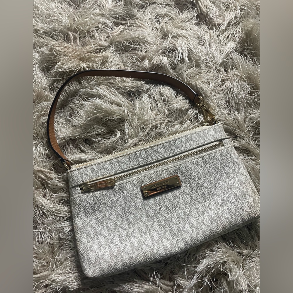 small michael khors clutch